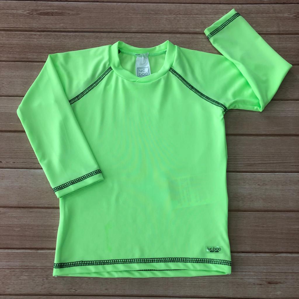 CAMISETA PRAIA/PISCINA LUC.BOO COM PROTEÇÃO UV VERDE NEON