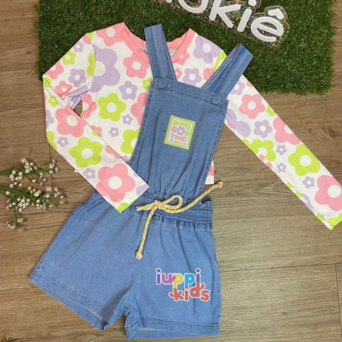 CONJUNTO KUKIE CROPPED FLORAL MANGA LONGA E JARDINEIRA JEANS