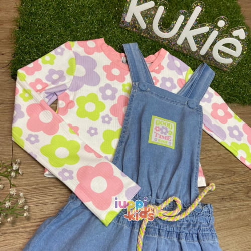 CONJUNTO KUKIE CROPPED FLORAL MANGA LONGA E JARDINEIRA JEANS