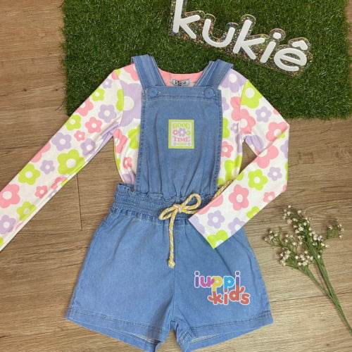 CONJUNTO KUKIE CROPPED FLORAL MANGA LONGA E JARDINEIRA JEANS